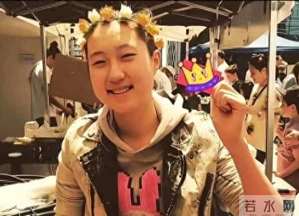 299元的一件外套，两小时卖空，吴卓林不靠爸也能上热搜