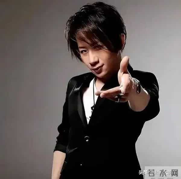 49岁刘谦再次见证奇迹：抗癌一年，戒掉不良嗜好，憔悴到认不出