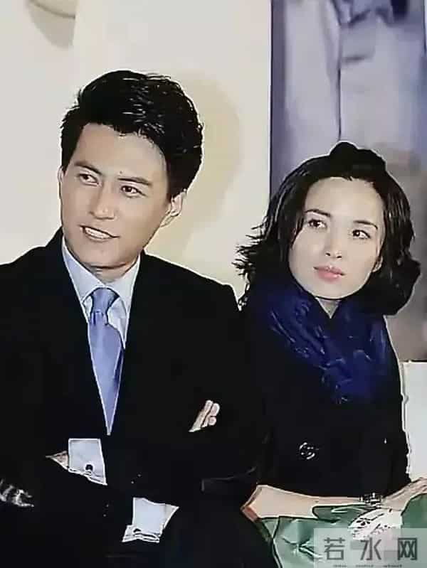 靳东夫妇同框太炸！老婆颜值气质双杀，这才是真·郎才女貌天花板