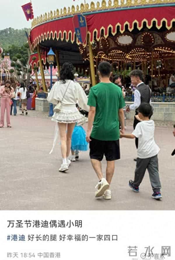 奚梦瑶一家万圣节游港迪，6岁何广燊个子高，近照像爸爸