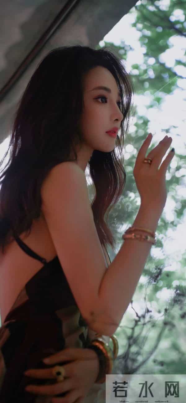 彭小苒——玲珑身材，性感女神