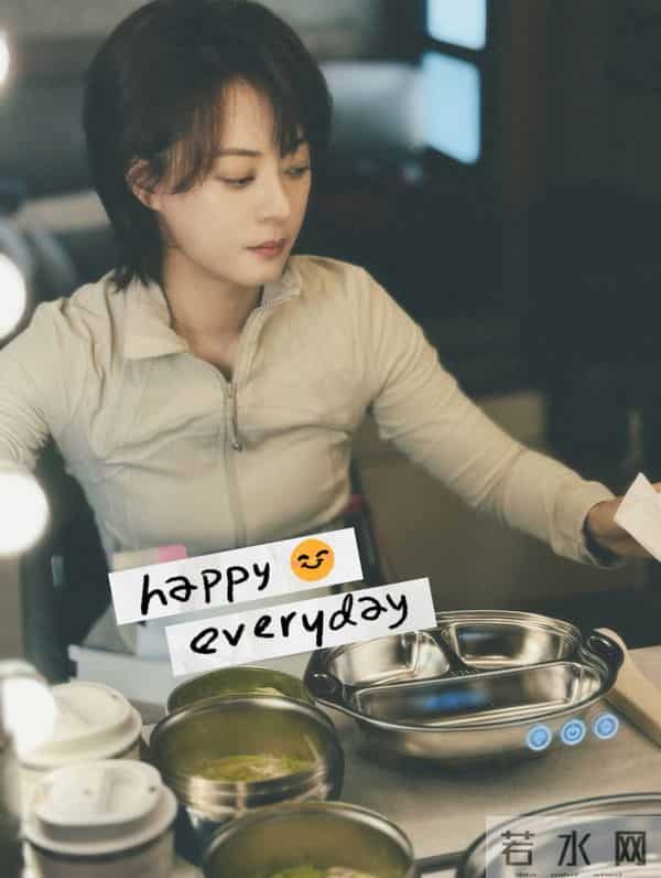 43岁孙俪吃饭带克数称，荤素搭配都要过秤，边吃边艾灸瘦得脱相