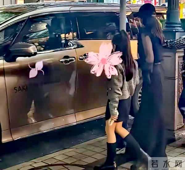 离婚2年，章子怡夺回女儿抚养权，没给汪峰留体面，却活得很漂亮