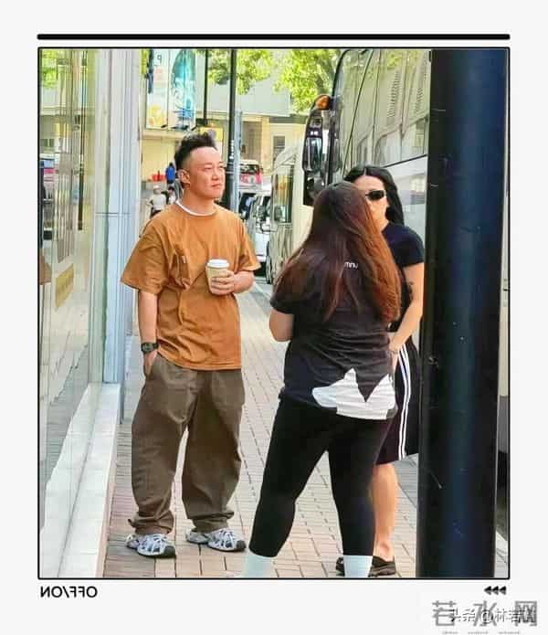 陈奕迅徐濠萦现身香港街头被偶遇，51岁陈奕迅换了发型，帅翻了！