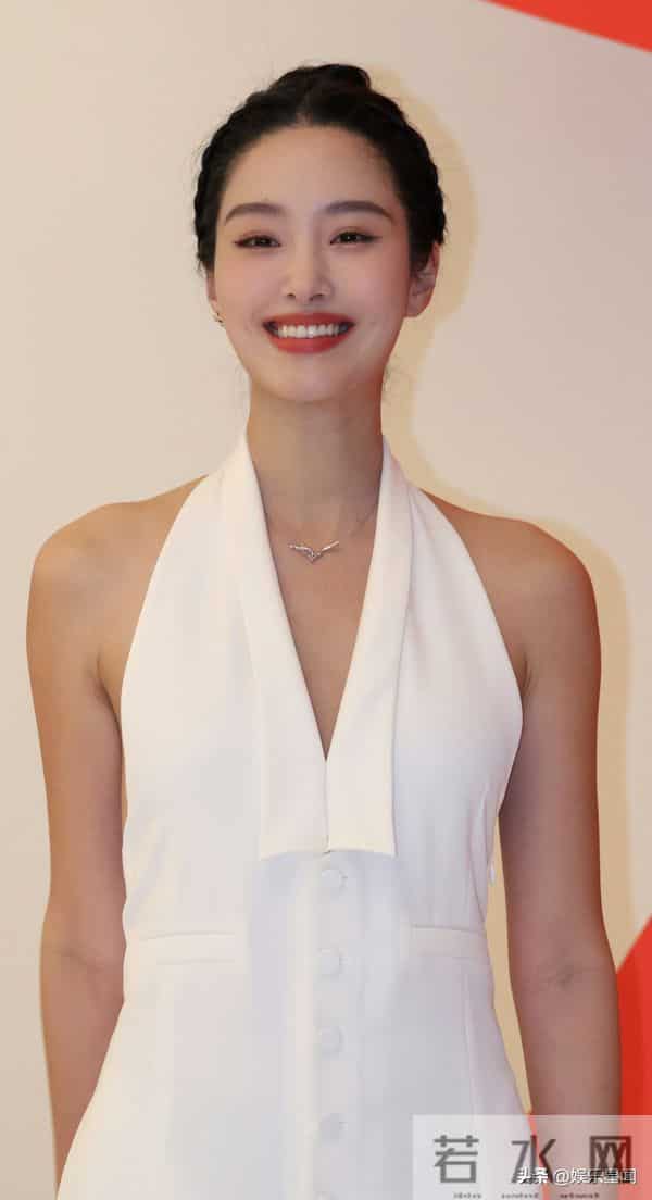 杨采钰 设计大奖红毯生图，产后状态恢复得太好了！