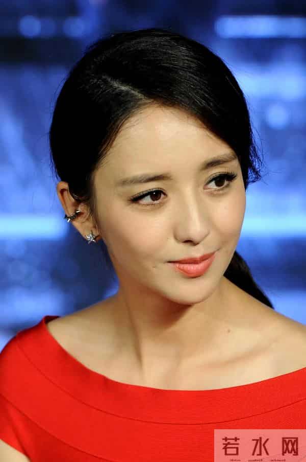 离婚4年，佟丽娅“小心思”彻底藏不住了，难怪和陈思诚频繁互动