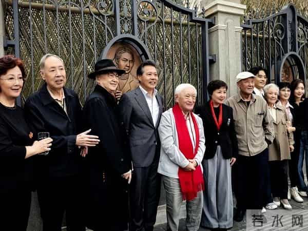 久别重逢，风骨依然：85岁著名戏骨达式常归来，光影中的永恒君子