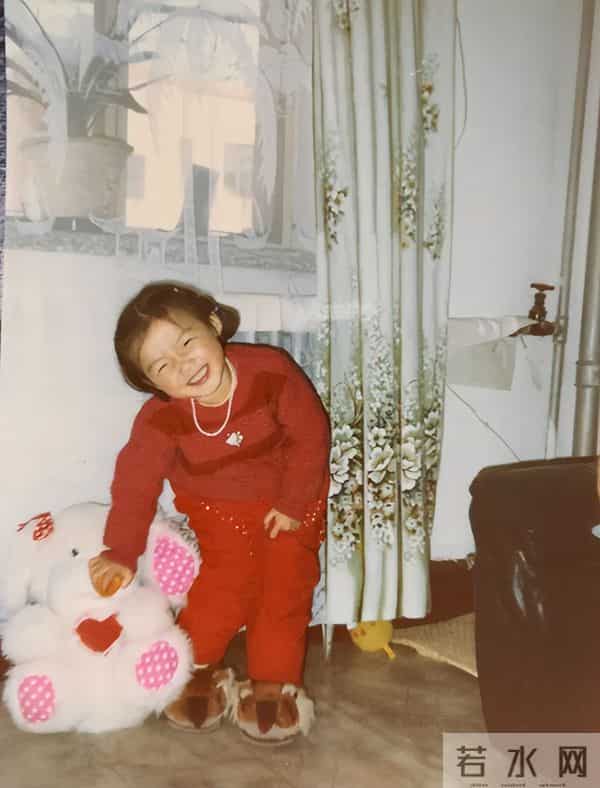 “草根女孩”金靖：成名不易，即使被开黄腔，也不敢得罪资本