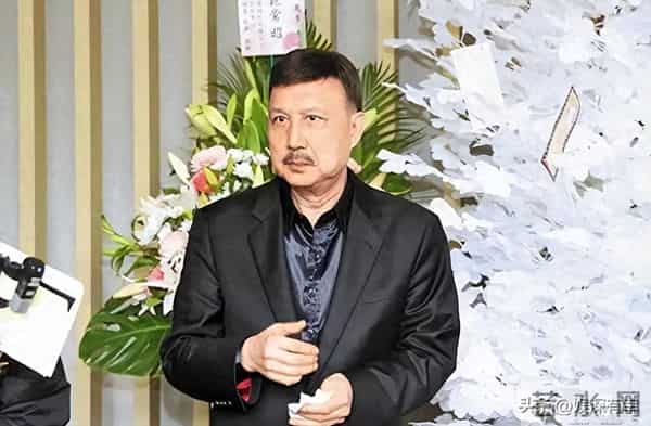 当年一代歌王，却沦为人人喊打的台D分子，如今妻离子散令人唏嘘