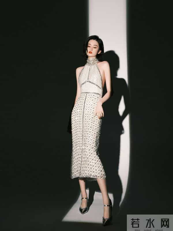 乔欣为什么喜欢展示她漂亮的大脚丫？