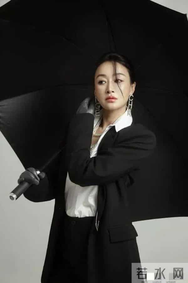 赵子琪，顶级熟女，侯局长的性感女上司