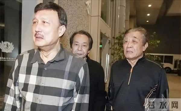 曾是一代歌王，却沦为人尽皆知的台独分子，如今家破人亡下场凄凉