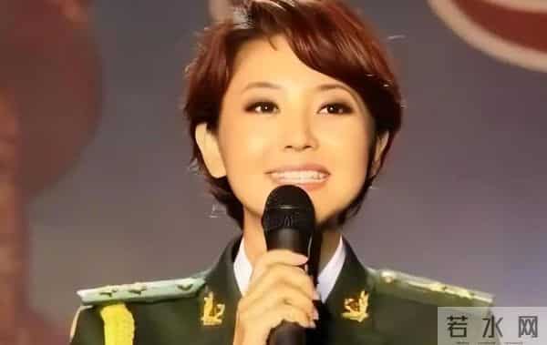 央视著名主持人与大8岁领导闪婚,婚后分居多年,她过得幸福吗?