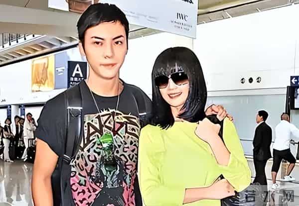 “有仇必报”！甩掉陈伟霆，牵手百亿太子，背景强大到无人敢惹