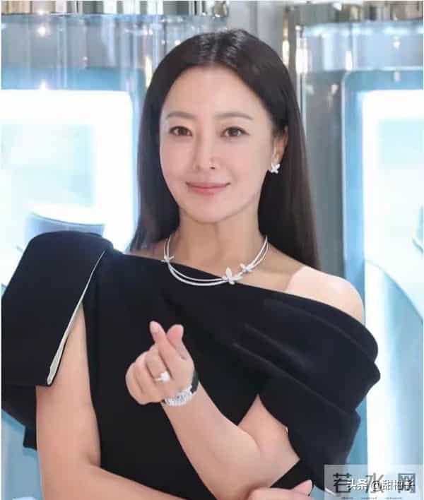 48岁金喜善状态太好了皮肤紧致似少女近50岁依然美得不像话