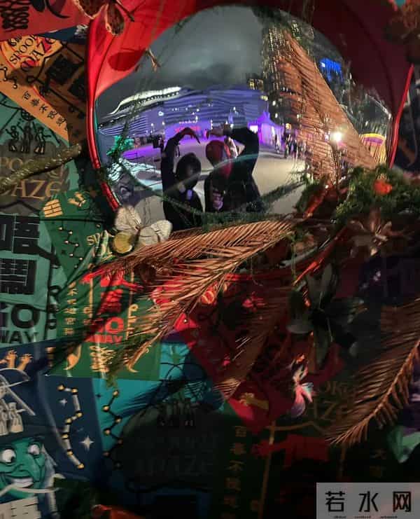 杨威白担心了，和儿子失联没几天，杨阳洋就现身与费曼过节破传闻