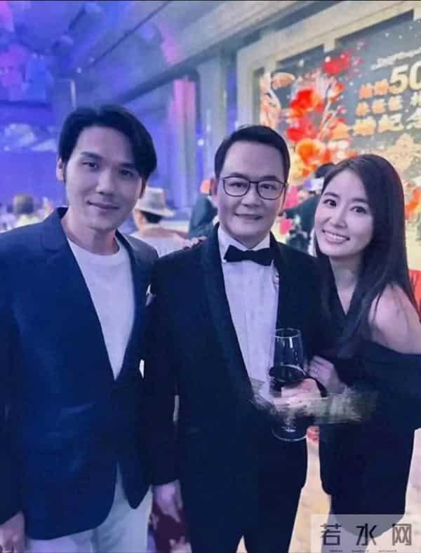 林心如父母办金婚酒宴，林心如粘爸爸，父女似同龄人，霍建华也在