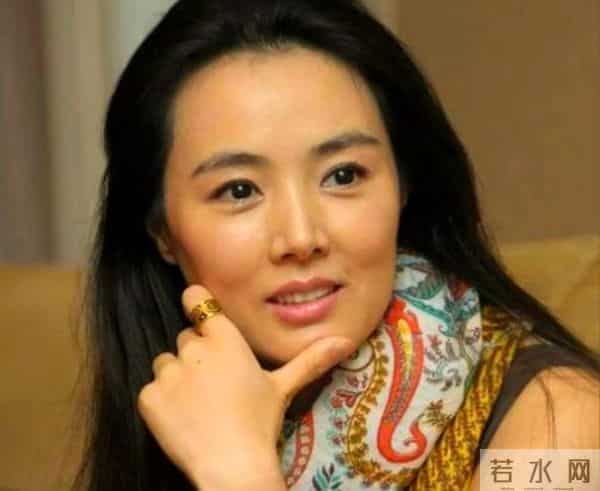 姜文让她“一脱成名”，戏外却守身如玉，如今52岁了还没找到对象