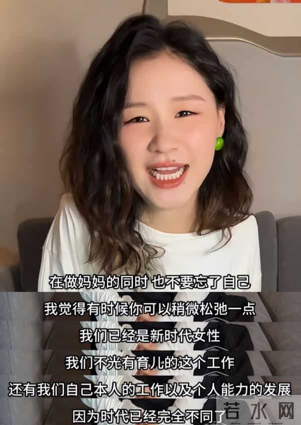 “草根女孩”金靖：成名不易，即使被开黄腔，也不敢得罪资本