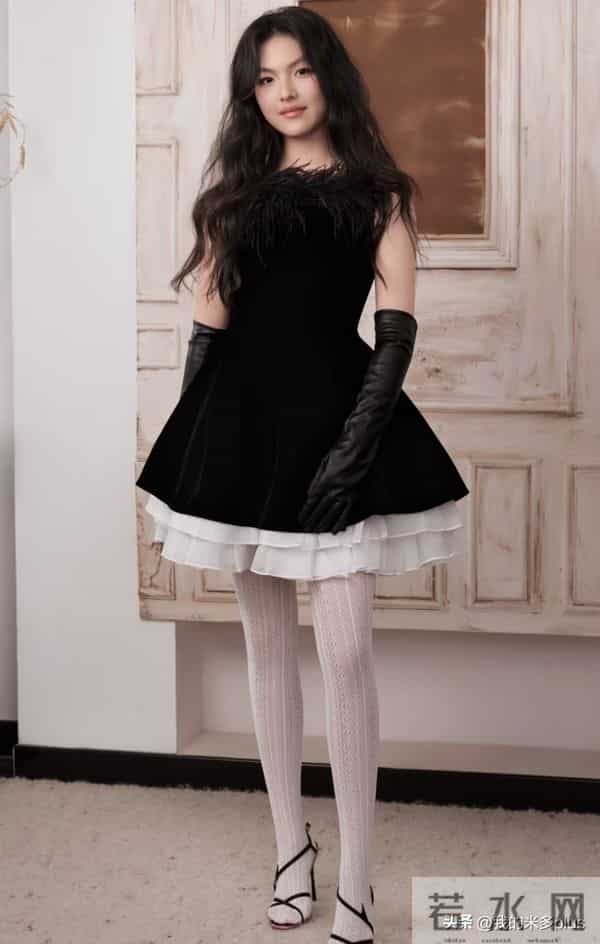 王诗龄现身上海，16岁气场不输赌王千金何超莲，王岳伦当女儿保镖