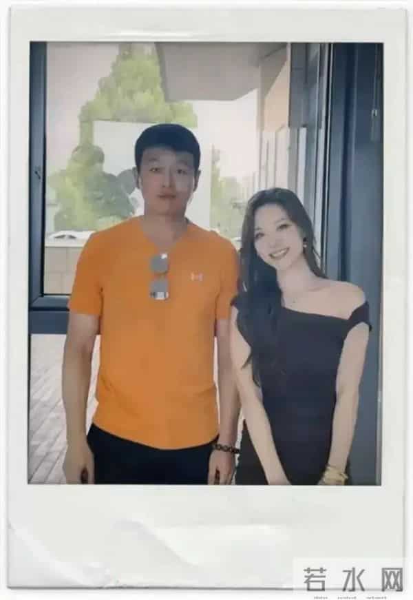 路人偶遇佟大为，真人帅过电视几十倍！穿搭简单，就是硬帅！