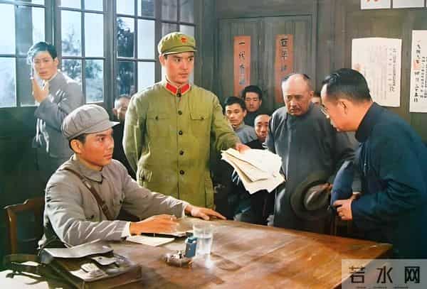 久别重逢，风骨依然：85岁著名戏骨达式常归来，光影中的永恒君子