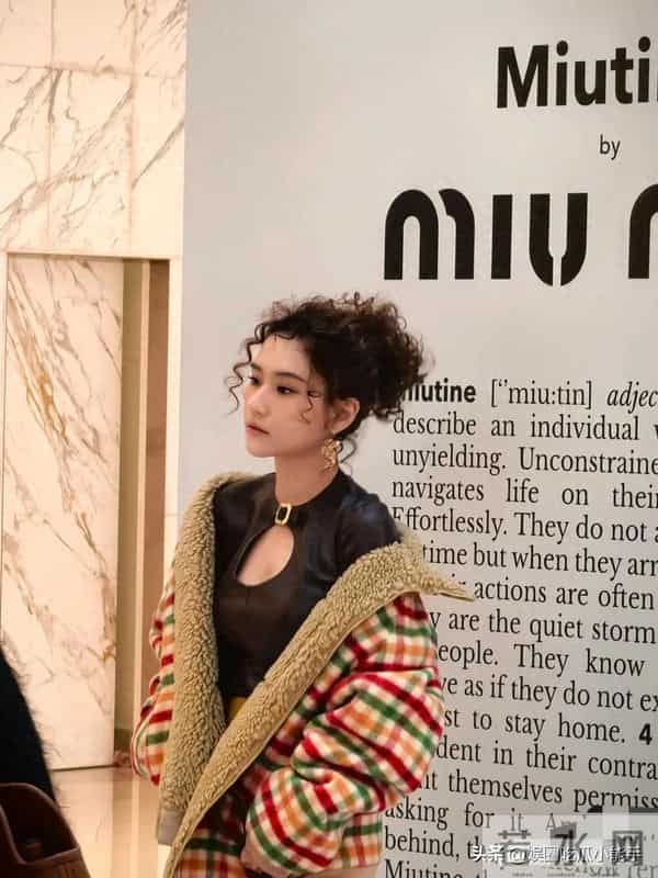 王诗龄何超莲现身miumiu活动，没想到王诗龄瘦了气质竟不输何超莲
