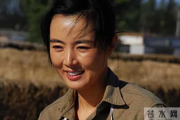 姜文让她“一脱成名”，戏外却守身如玉，如今52岁了还没找到对象