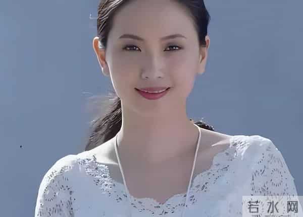 不拍吻戏、不嫁豪门，30岁自毁前程演妈妈，丈夫是她叛逆的后盾