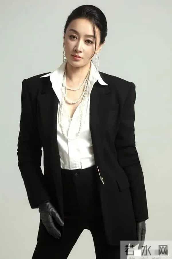 赵子琪，顶级熟女，侯局长的性感女上司