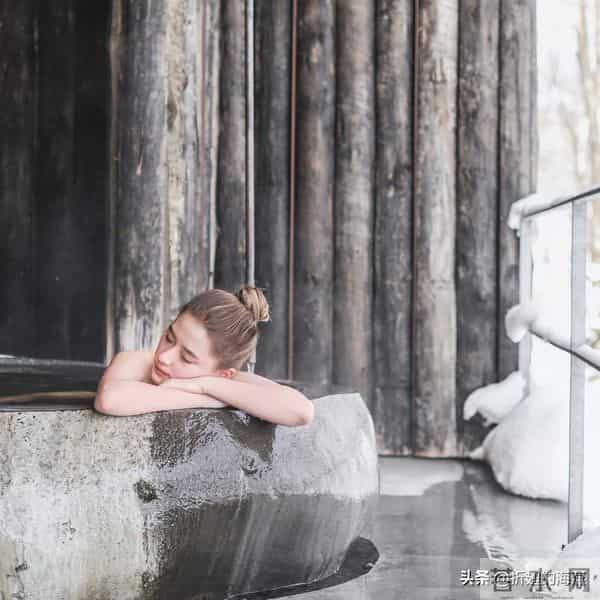 何超莲假日泳装穿搭精选