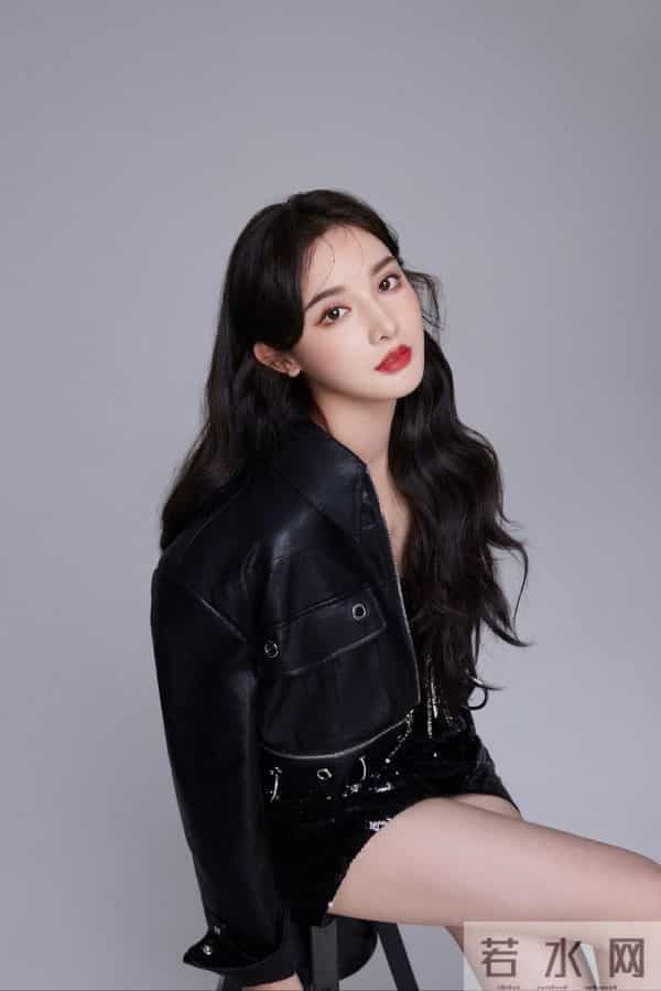 彭小苒——玲珑身材，性感女神