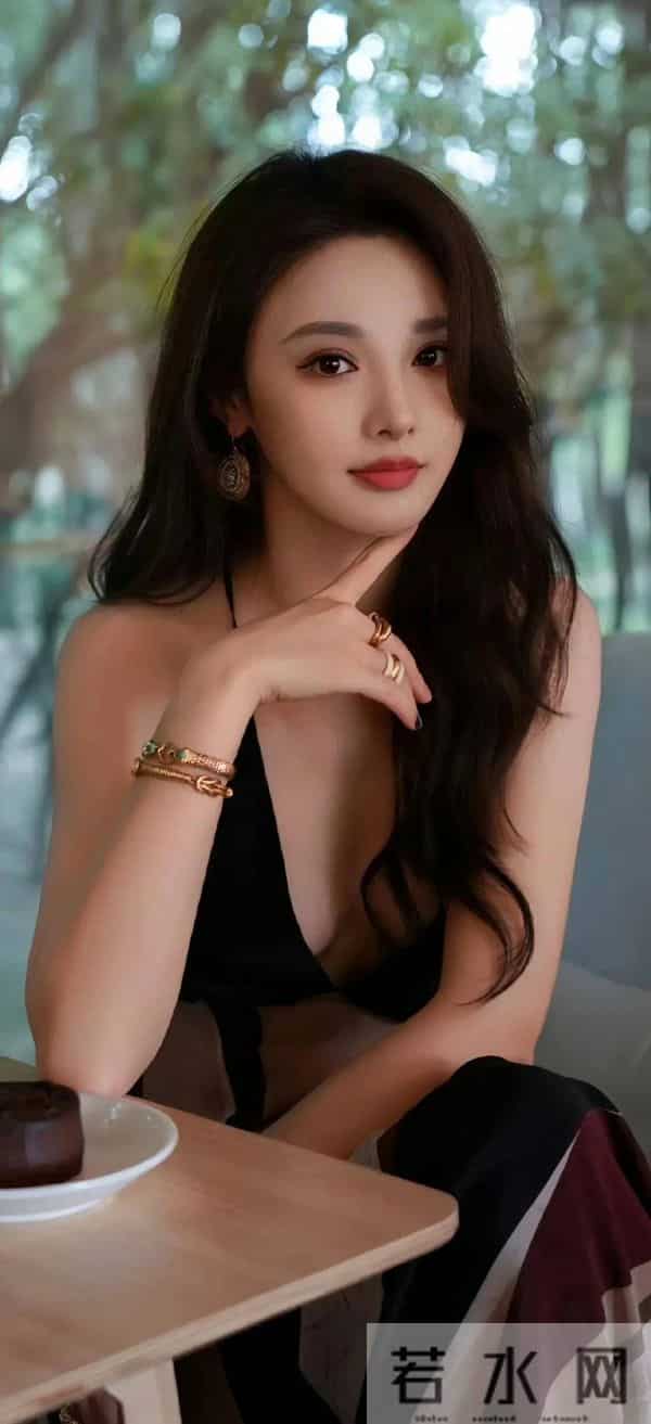 彭小苒——玲珑身材，性感女神