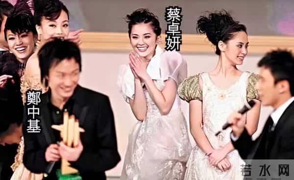 “有仇必报”！甩掉陈伟霆，牵手百亿太子，背景强大到无人敢惹