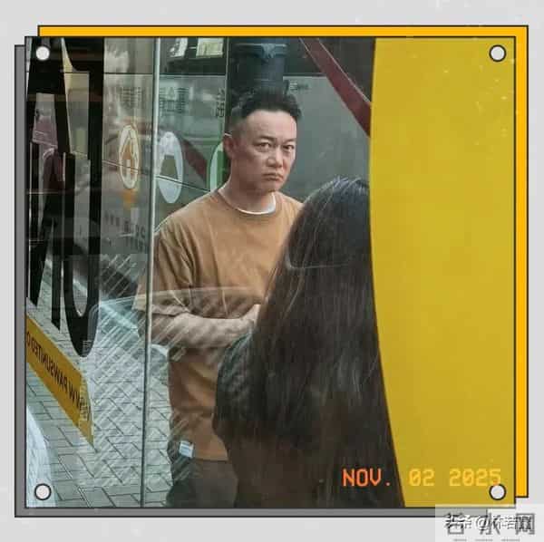 陈奕迅徐濠萦现身香港街头被偶遇，51岁陈奕迅换了发型，帅翻了！