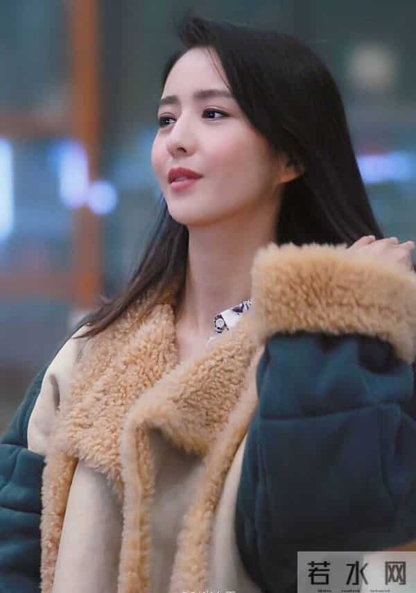 离婚4年，佟丽娅“小心思”彻底藏不住了，难怪和陈思诚频繁互动