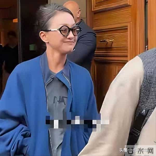 50岁周迅头发花白，瘪嘴模样一脸老态认不出，无儿无女成最大遗憾