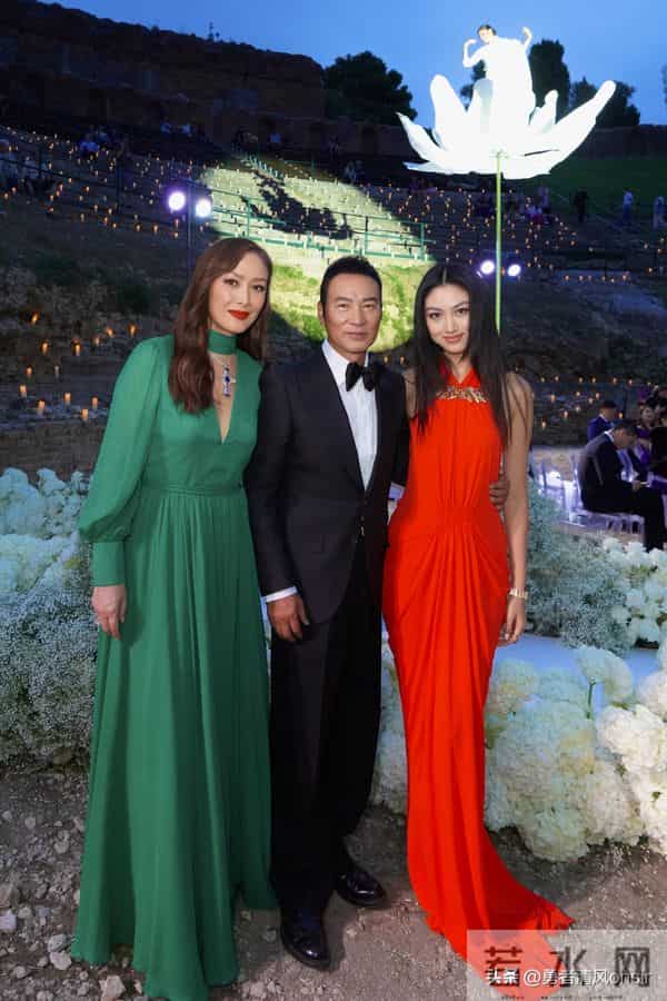 任达华一家意大利参加婚礼，20岁任晴佳身材高挑，又瘦又美如超模