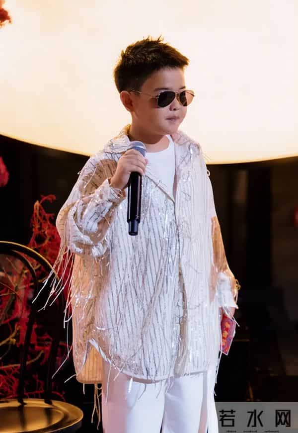 离婚4年，佟丽娅“小心思”彻底藏不住了，难怪和陈思诚频繁互动