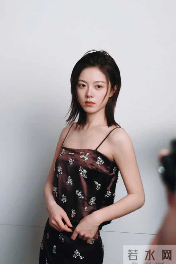 赵今麦性感小吊带