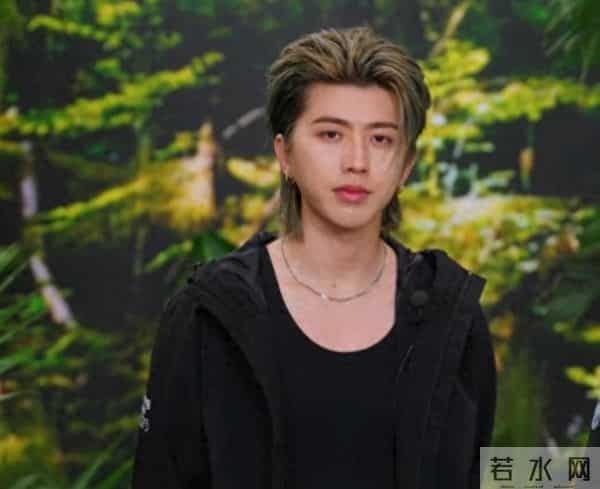 蔡徐坤被曝大瓜,直播间状态尴尬,粉丝直呼心疼!