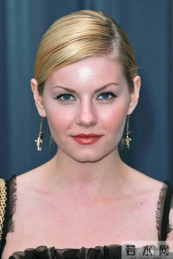 伊丽莎·库斯伯特,邻家女孩的银幕人生：伊丽莎·库斯伯特的蜕变之旅