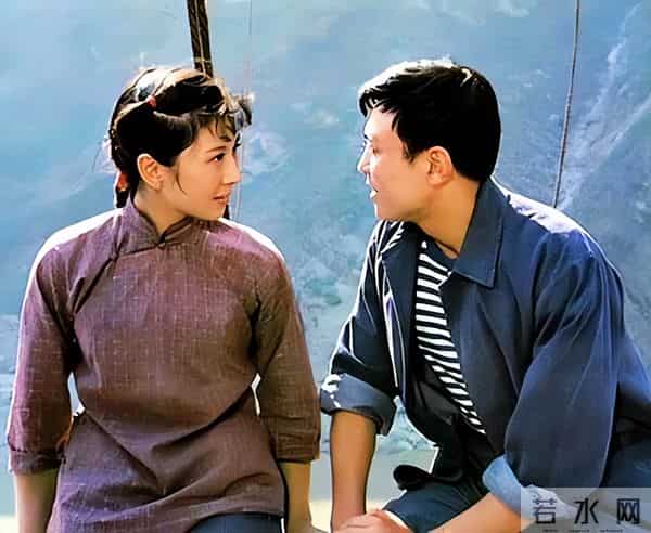 71岁吴海燕近况令人心痛，丈夫去世一年后，她身体消瘦神情落寞