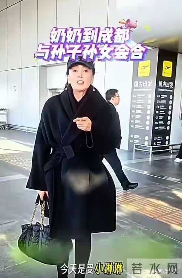 马筱梅一家成都出游，奶奶带娃被质疑，姐弟态度现分歧。