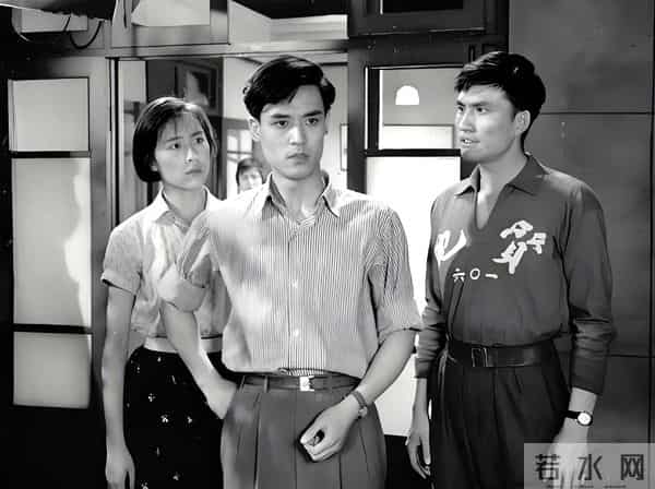 久别重逢，风骨依然：85岁著名戏骨达式常归来，光影中的永恒君子