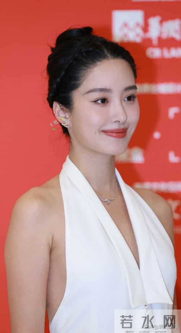 杨采钰 设计大奖红毯生图，产后状态恢复得太好了！