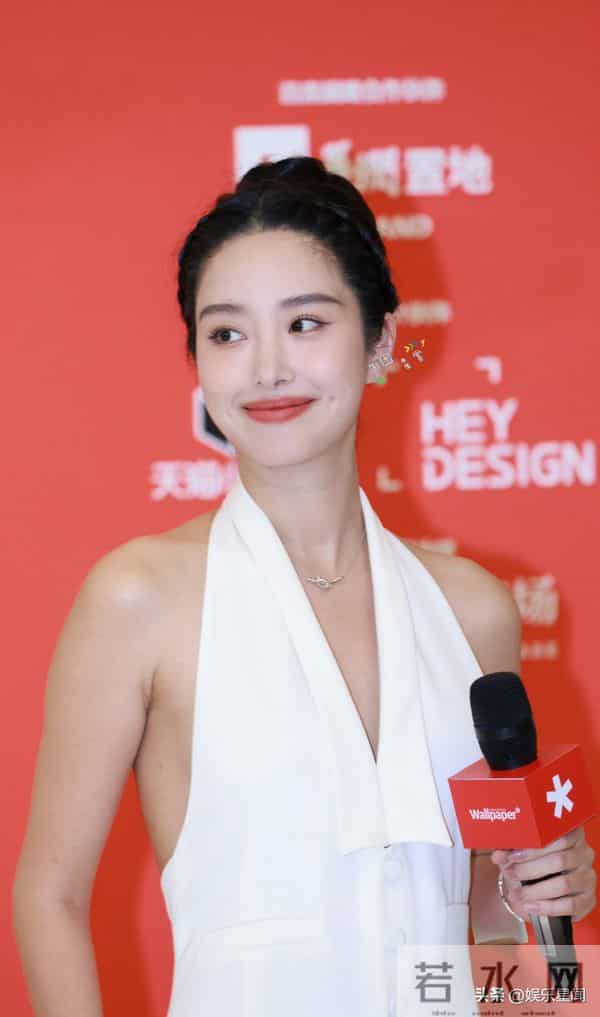 杨采钰 设计大奖红毯生图，产后状态恢复得太好了！