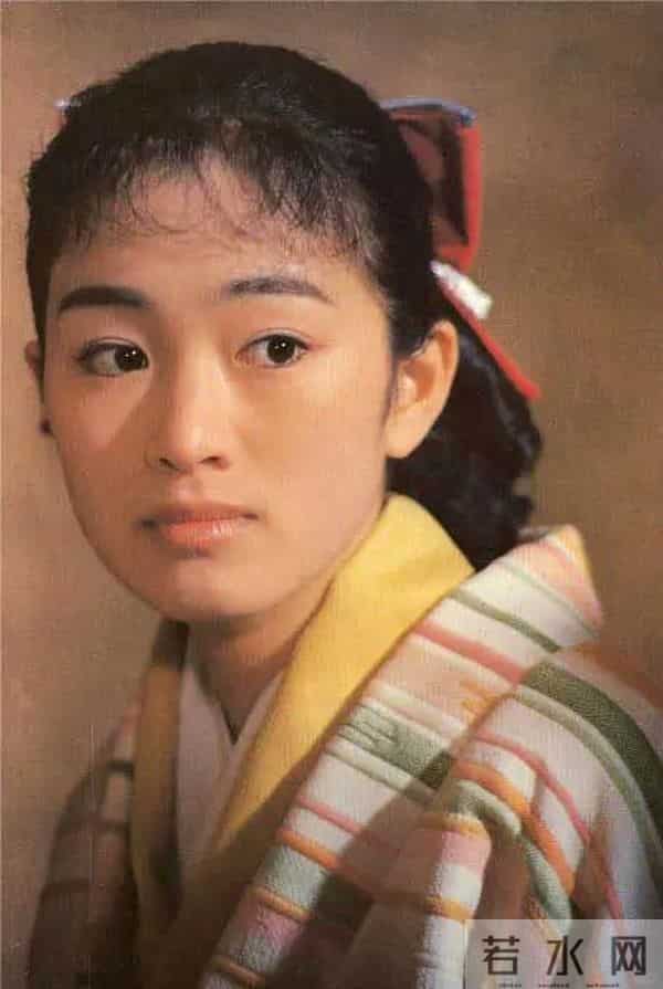 没想到，巩俐再婚6年，77岁老公用6个字评价妻子，比张艺谋更懂她