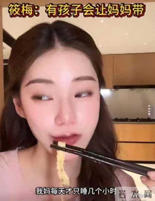 马筱梅一家成都出游，奶奶带娃被质疑，姐弟态度现分歧。