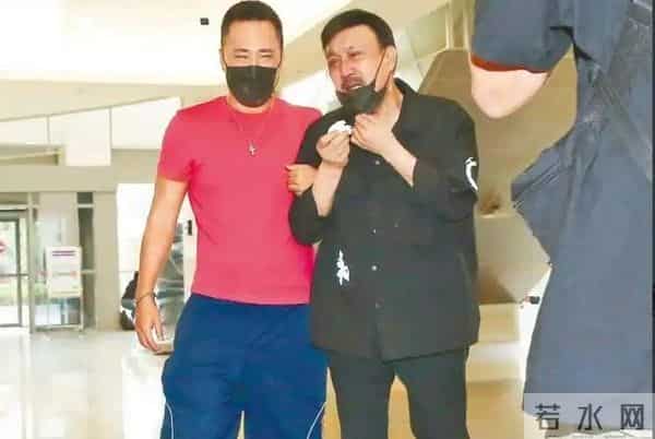 曾是一代歌王，却沦为人尽皆知的台独分子，如今家破人亡下场凄凉